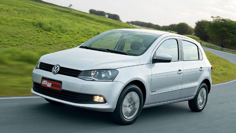 A &uacute;ltima reestiliza&ccedil;&atilde;o aconteceu em 2012, quando a VW deu uma atualizada nas linhas do Gol; o carro ganhou a identidade visual adotada pela empresa, com novos far&oacute;is, nova grade e para-choques redesenhados | <a href="https://beta-develop.quatrorodas.abril.com.br/reporta" rel="migration"></a>