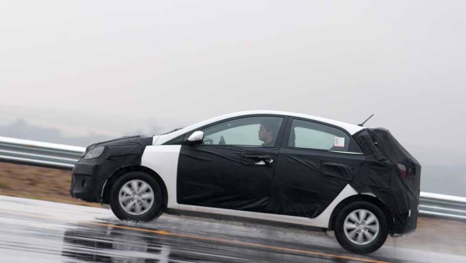 Querendo criar mistério, Hyundai só disponibilizou modelos com camuflagem para teste | <a href="https://beta-develop.quatrorodas.abril.com.br/carros/lancamentos/novo-hyundai-sera-chamado-hb20-693564.shtml" target="_blank" rel="migration">Leia mais</a> Querendo criar mistério, Hyundai só disponibilizou modelos com camuflagem para teste | <a href="https://beta-develop.quatrorodas.abril.com.br/carros/lancamentos/novo-hyundai-sera-chamado-hb20-693564.shtml" target="_blank" rel="migration">Leia mais</a>