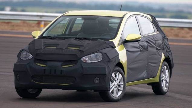 Versão básica utilizará o mesmo motor 1.0 tricilíndrico empregado no Kia Picanto | <a href="https://beta-develop.quatrorodas.abril.com.br/carros/lancamentos/novo-hyundai-sera-chamado-hb20-693564.shtml" target="_blank" rel="migration">Leia mais</a> Versão básica utilizará o mesmo motor 1.0 tricilíndrico empregado no Kia Picanto | <a href="https://beta-develop.quatrorodas.abril.com.br/carros/lancamentos/novo-hyundai-sera-chamado-hb20-693564.shtml" target="_blank" rel="migration">Leia mais</a>