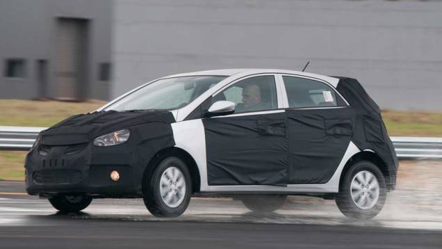 Hyundai não permitiu com que o interior fosse fotografado, alegando que algumas modificações ainda poderiam ser realizadas. Todavia, o acabamento interno é bom | <a href="https://beta-develop.quatrorodas.abril.com.br/carros/lancamentos/novo-hyundai-sera-chamado-hb20-693" rel="migration"></a> Hyundai não permitiu com que o interior fosse fotografado, alegando que algumas modificações ainda poderiam ser realizadas. Todavia, o acabamento interno é bom | <a href="https://beta-develop.quatrorodas.abril.com.br/carros/lancamentos/novo-hyundai-sera-chamado-hb20-693" rel="migration"></a>