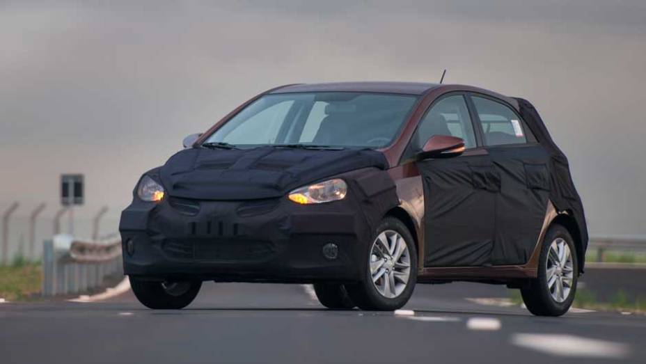 O &uacute;nico item de s&eacute;rie confirmado pela Hyundai para o HB20 &eacute; o airbag duplo; enquanto a a legisla&ccedil;&atilde;o n&atilde;o obriga, sistema de freios ABS ser&aacute; oferecido somente como opcional | <a href="https://beta-develop.quatrorodas.abril.com.br/carros/lancamentos/novo-hyundai-sera-chama" rel="migration"></a>