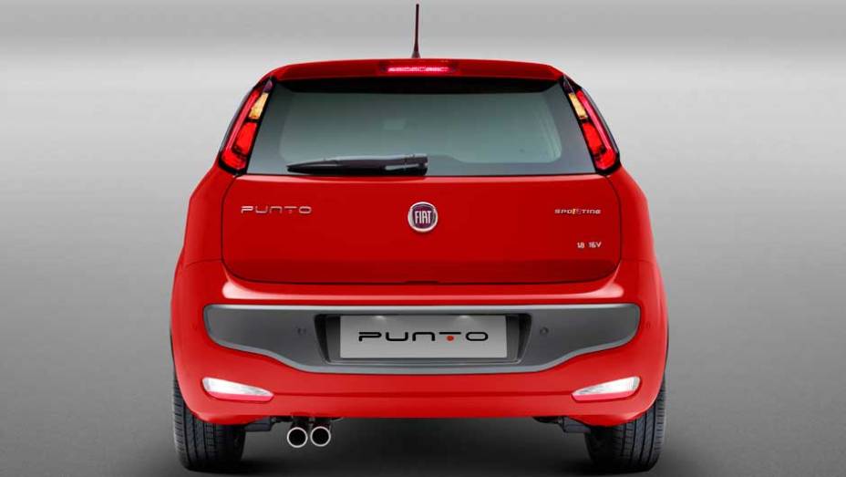 Atr&aacute;s, novo para-choque e lanternas com nova disposi&ccedil;&atilde;o de luzes | <a href="https://beta-develop.quatrorodas.abril.com.br/carros/lancamentos/fiat-punto-2013-693625.shtml" target="_blank" rel="migration">Leia mais</a>