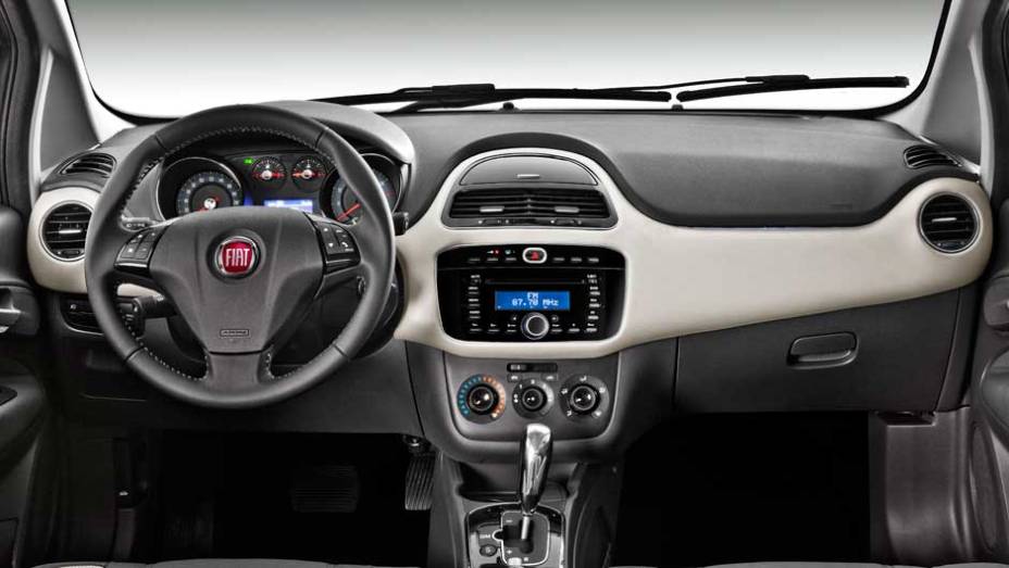 O interior &eacute; novo, com direito a acabamento em dois tons, novas sa&iacute;das de ar-condicionado e quadro de instrumentos renovado | <a href="https://beta-develop.quatrorodas.abril.com.br/carros/lancamentos/fiat-punto-2013-693625.shtml" target="_blank" rel="migration">Leia mais</a>