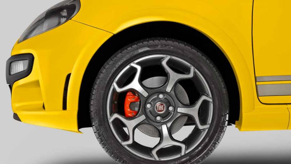 As novas rodas de liga leve lembram o europeu Abarth | <a href="https://beta-develop.quatrorodas.abril.com.br/carros/lancamentos/fiat-punto-2013-693625.shtml" target="_blank" rel="migration">Leia mais</a>
