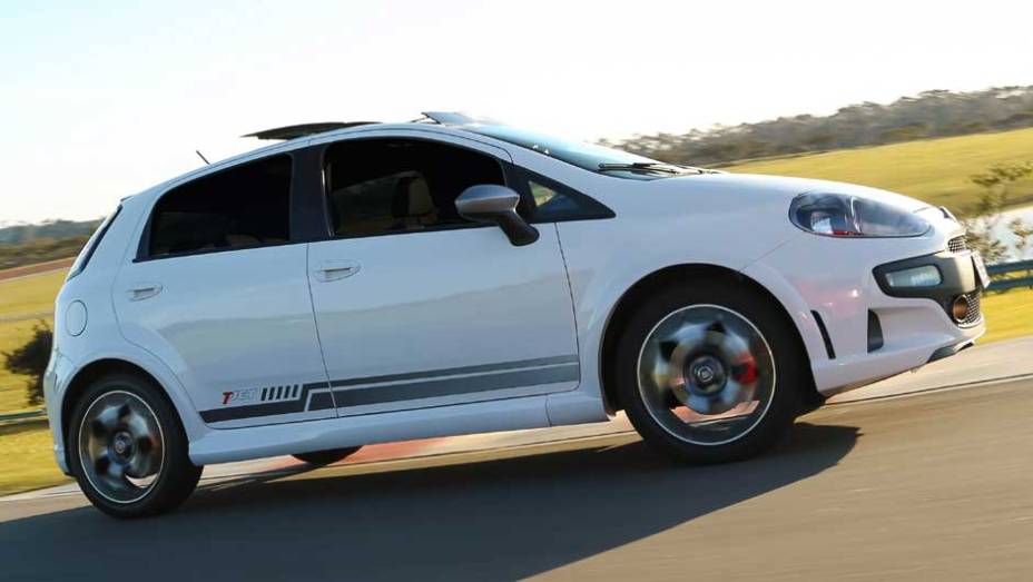 Gosta de acelerar? A vers&atilde;o T-Jet foi feita para estimular seus sentidos | <a href="https://beta-develop.quatrorodas.abril.com.br/carros/lancamentos/fiat-punto-2013-693625.shtml" target="_blank" rel="migration">Leia mais</a>
