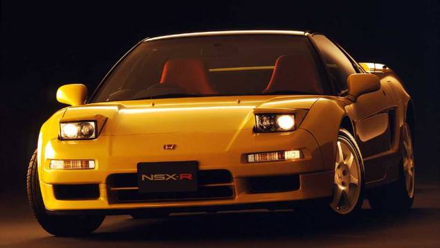 Em 1992 nasceu o NSX-R, versão de alto desempenho do esportivo de motor central. A partir desse momento, modelo viveu bons momentos nas pistas <a href="https://beta-develop.quatrorodas.abril.com.br/reportagens/classicos/japones-valente-828328.shtml" rel="migration">| Leia mais|</a> Em 1992 nasceu o NSX-R, versão de alto desempenho do esportivo de motor central. A partir desse momento, modelo viveu bons momentos nas pistas <a href="https://beta-develop.quatrorodas.abril.com.br/reportagens/classicos/japones-valente-828328.shtml" rel="migration">| Leia mais|</a>