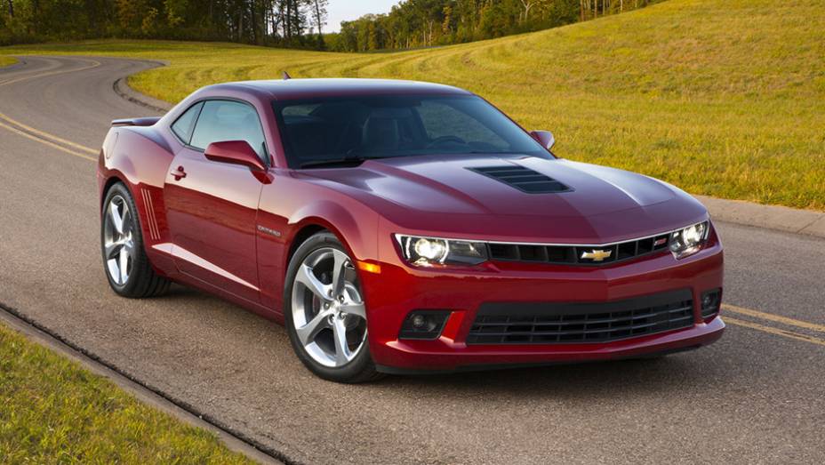 O pre&ccedil;o brasileiro do Chevrolet Camaro certamente assustaria todos os seus consumidores nos Estados Unidos. Enquanto aqui ele (SS V8) custa R$ 210.000, l&aacute; na terra do tio Sam ele sai por R$ 106.674 (US$ 34.500).