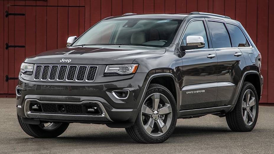 O Jeep Grand Cherokee Limited custa R$ 219.950 no Brasil. Na terra dos utilit&aacute;rios esportivos, o modelo com a mesma configura&ccedil;&atilde;o sai por a partir de R$ 114.079 (US$ 36.895).