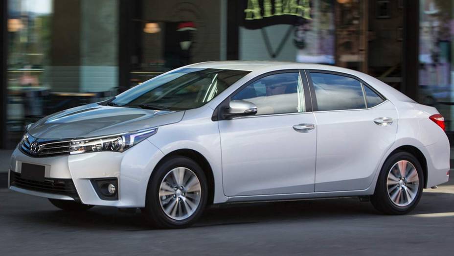 O Toyota Corolla de topo, o Altis, vale R$ 99.233 no Brasil. Nos EUA, a vers&atilde;o superior &eacute; a S Premium, e sai por R$ 73.527 (US$ 23.780).