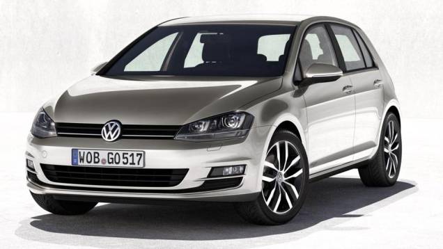 Apesar de ganhar em dimens&otilde;es, segundo a VW, Golf ficou 100 kg mais leve se comparado &agrave; sua gera&ccedil;&atilde;o anterior | <a href="https://beta-develop.quatrorodas.abril.com.br/saloes/paris/2012/golf-chega-setima-geracao-702391.shtml" rel="migration">Leia mais</a>