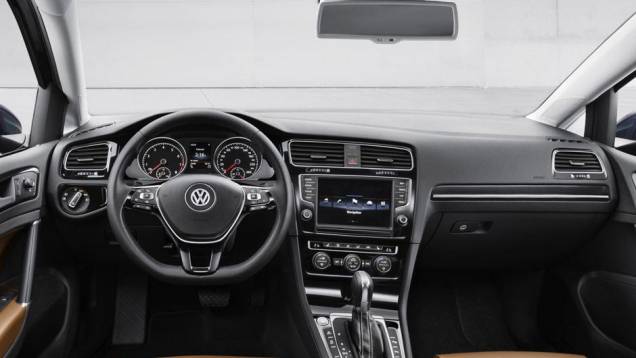 Todas as vers&otilde;es do modelo contar&atilde;o com airbag duplo e freios ABS de s&eacute;rie | <a href="https://beta-develop.quatrorodas.abril.com.br/saloes/paris/2012/golf-chega-setima-geracao-702391.shtml" rel="migration">Leia mais</a>