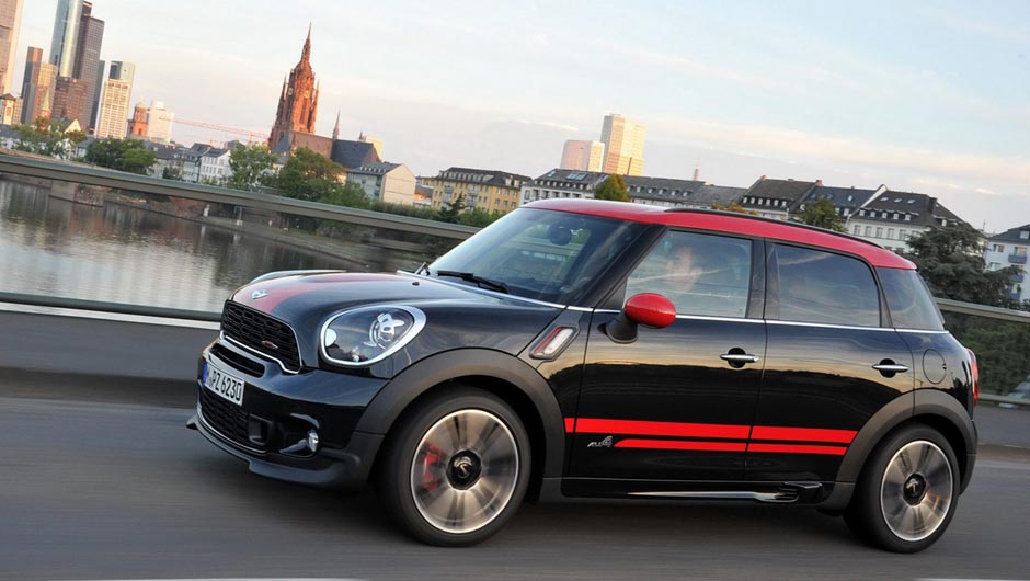 Modelo &eacute; o primeiro Mini JCW a utilizar sistema de tra&ccedil;&atilde;o integral ALL4