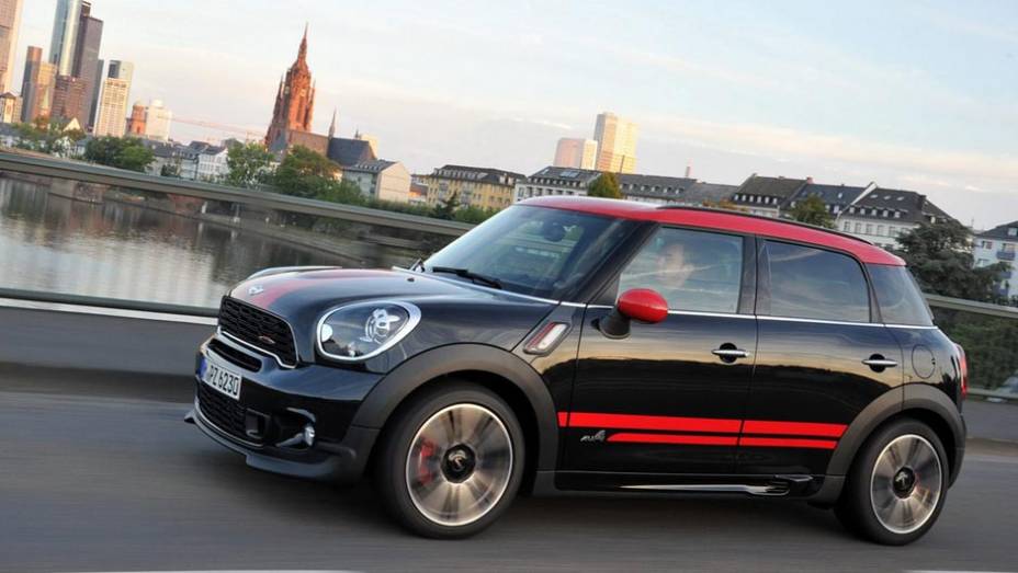 Modelo &eacute; o primeiro Mini JCW a utilizar sistema de tra&ccedil;&atilde;o integral ALL4