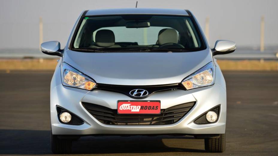 A vers&atilde;o b&aacute;sica inclui, de s&eacute;rie, ar-condicionado, dire&ccedil;&atilde;o hidr&aacute;ulica e airbag duplo | <a href="https://beta-develop.quatrorodas.abril.com.br/noticias/fabricantes/todas-especificacoes-hyundai-hb20-701531.shtml" target="_blank" rel="migration">Confira todas as informa&ccedil;&otilde;es do modelo aq</a>