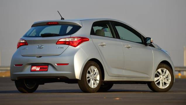 Motor 1.6 16V entrega 128 cavalos de potência | <a href="https://beta-develop.quatrorodas.abril.com.br/noticias/fabricantes/todas-especificacoes-hyundai-hb20-701531.shtml" target="_blank" rel="migration">Confira todas as informações do modelo aqui</a> Motor 1.6 16V entrega 128 cavalos de potência | <a href="https://beta-develop.quatrorodas.abril.com.br/noticias/fabricantes/todas-especificacoes-hyundai-hb20-701531.shtml" target="_blank" rel="migration">Confira todas as informações do modelo aqui</a>