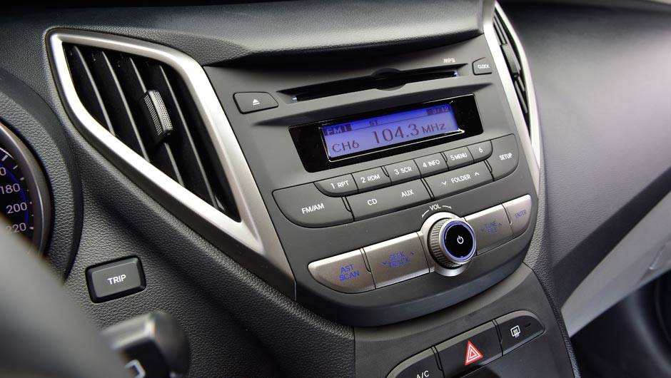 Sistema de som integrado ao painel cria um ambiente moderno e luxuoso | <a href="https://beta-develop.quatrorodas.abril.com.br/noticias/fabricantes/todas-especificacoes-hyundai-hb20-701531.shtml" target="_blank" rel="migration">Confira todas as informa&ccedil;&otilde;es do modelo aqui</a>