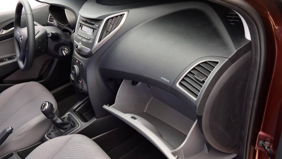 Airbag duplo &eacute; item de s&eacute;rie em todas as configura&ccedil;&otilde;es | <a href="https://beta-develop.quatrorodas.abril.com.br/noticias/fabricantes/todas-especificacoes-hyundai-hb20-701531.shtml" target="_blank" rel="migration">Confira todas as informa&ccedil;&otilde;es do modelo aqui</a>
