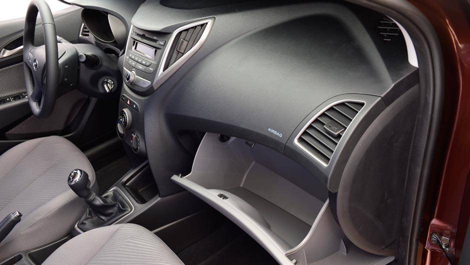 Airbag duplo &eacute; item de s&eacute;rie em todas as configura&ccedil;&otilde;es | <a href="https://beta-develop.quatrorodas.abril.com.br/noticias/fabricantes/todas-especificacoes-hyundai-hb20-701531.shtml" target="_blank" rel="migration">Confira todas as informa&ccedil;&otilde;es do modelo aqui</a>