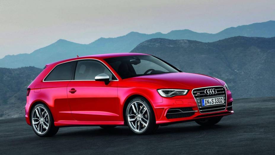 Novo Audi S3 utiliza motor 2.0 com turbo, intercooler, injeção direta de combustível e gera 300 cv a 5.500 rpm e 38,6 mkgf de torque entre 1.800 rpm e 5.500 rpm | <a href="%20https://beta-develop.quatrorodas.abril.com.br/saloes/paris/2012/audi-s3-702744.shtml" rel="migration"></a>