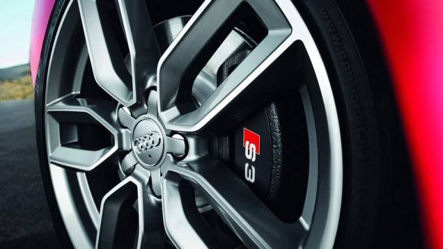 Configuração conta com freios maiores para conter o rendimento elevado do motor | <a href="%20https://beta-develop.quatrorodas.abril.com.br/saloes/paris/2012/audi-s3-702744.shtml" rel="migration">Leia mais</a> Configuração conta com freios maiores para conter o rendimento elevado do motor | <a href="%20https://beta-develop.quatrorodas.abril.com.br/saloes/paris/2012/audi-s3-702744.shtml" rel="migration">Leia mais</a>
