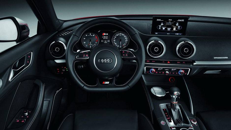Interior tem acabamento de alto n&iacute;vel | <a href="https://beta-develop.quatrorodas.abril.com.br/saloes/paris/2012/audi-s3-702744.shtml" rel="migration">Leia mais</a>