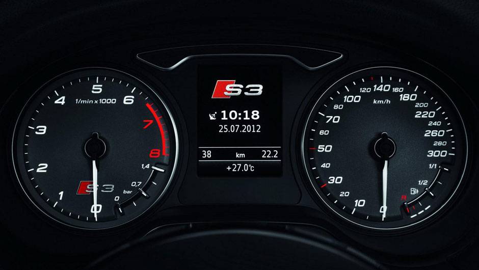 No painel de instrumentos há indicador de pressão do turbo | <a href="https://beta-develop.quatrorodas.abril.com.br/saloes/paris/2012/audi-s3-702744.shtml" rel="migration">Leia mais</a> No painel de instrumentos há indicador de pressão do turbo | <a href="https://beta-develop.quatrorodas.abril.com.br/saloes/paris/2012/audi-s3-702744.shtml" rel="migration">Leia mais</a>