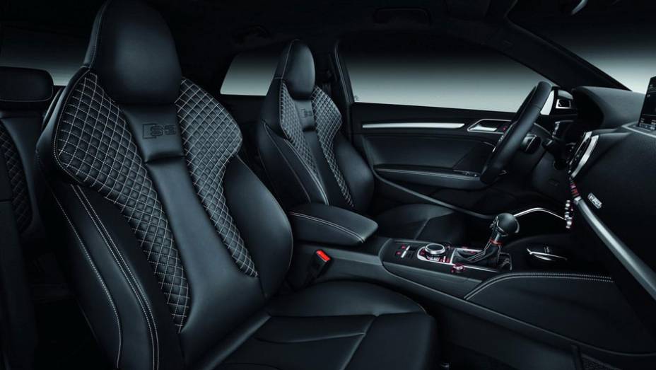 Revestimento dos bancos esportivos chama a atenção | <a href="https://beta-develop.quatrorodas.abril.com.br/saloes/paris/2012/audi-s3-702744.shtml" rel="migration">Leia mais</a>