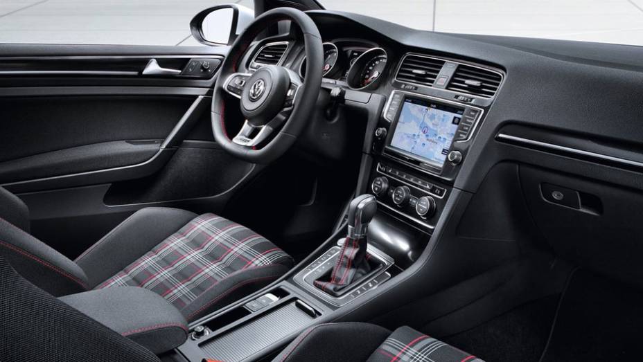 O consumo de combust&iacute;vel &eacute; de 16,6 km/l, cerca de 18% mais eficiente que o Golf GTI anterior. | <a href="https://beta-develop.quatrorodas.abril.com.br/saloes/paris/2012/golf-chega-setima-geracao-702391.shtml" rel="migration">Leia mais</a>