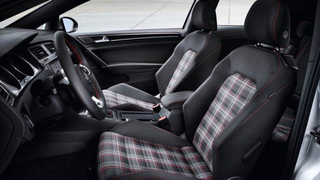 A vers&atilde;o de produ&ccedil;&atilde;o do GTI ser&aacute; feita em 2013. | <a href="https://beta-develop.quatrorodas.abril.com.br/saloes/paris/2012/golf-chega-setima-geracao-702391.shtml" rel="migration">Leia mais</a>