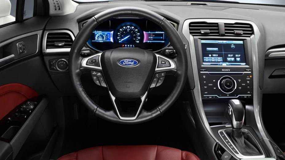 Alguns dos itens disponíveis no novo Mondeo na Europa são o sistema MyFord Touch e teto solar panorâmico. | <a href="%20https://beta-develop.quatrorodas.abril.com.br/saloes/paris/2012/ford-mondeo-702566.shtml" rel="migration">Leia mais</a> Alguns dos itens disponíveis no novo Mondeo na Europa são o sistema MyFord Touch e teto solar panorâmico. | <a href="%20https://beta-develop.quatrorodas.abril.com.br/saloes/paris/2012/ford-mondeo-702566.shtml" rel="migration">Leia mais</a>