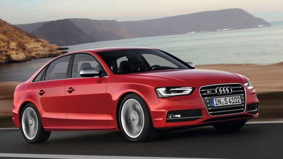 A Audi anunciou a chegada de dois novos modelos ao mercado brasileiro | <a href="https://beta-develop.quatrorodas.abril.com.br/salao-do-automovel/2012/carros/s4-s4-avant-704307.shtml" rel="migration">Leia mais</a>