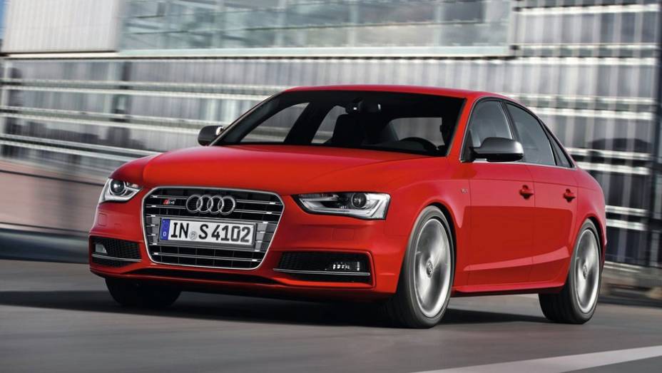 O S4 sedã e o S4 Avant (perua) | <a href="https://beta-develop.quatrorodas.abril.com.br/salao-do-automovel/2012/carros/s4-s4-avant-704307.shtml" rel="migration">Leia mais</a>