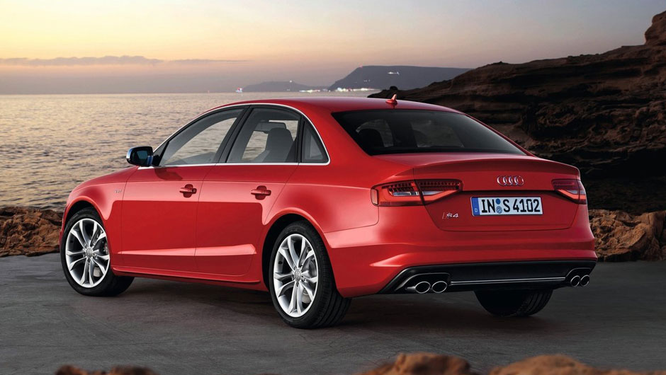 Ambos t&ecirc;m em comum o mesmo motor 3.0 V6 TFSI | <a href="https://beta-develop.quatrorodas.abril.com.br/salao-do-automovel/2012/carros/s4-s4-avant-704307.shtml" rel="migration">Leia mais</a>