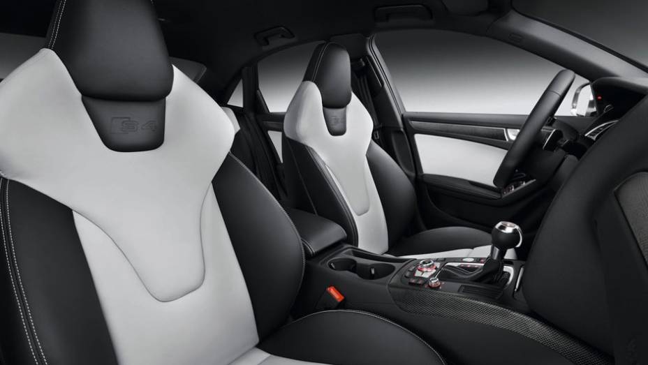 Os S4 t&ecirc;m sistema Quattro de tra&ccedil;&atilde;o integral | <a href="https://beta-develop.quatrorodas.abril.com.br/salao-do-automovel/2012/carros/s4-s4-avant-704307.shtml" rel="migration">Leia mais</a>