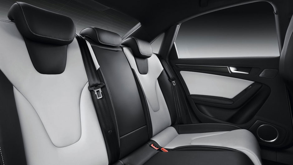 Espa&ccedil;o interno do S4 | <a href="https://beta-develop.quatrorodas.abril.com.br/noticias/fabricantes/audi-traz-modelos-s4-ao-brasil-704081.shtml" rel="migration">Leia mais</a>