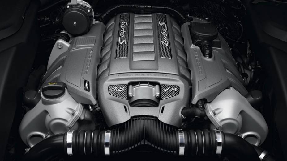 Motor V8 biturbo tem 542 cv de potência | <a href="https://beta-develop.quatrorodas.abril.com.br/saloes/los-angeles/2012/porsche-cayenne-turbo-s-724271.shtml" rel="migration">Leia mais</a>