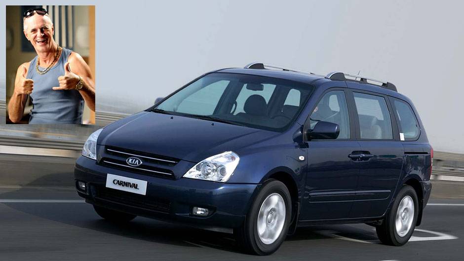 Pai de Tufão, Leleco (Marcos Caruso) prefere a praticidade da minivan Kia Carnival | <a href="https://beta-develop.quatrorodas.abril.com.br/reportagens/geral/kia-feliz-merchandising-novela-706299.shtml" rel="migration">Leia mais</a> Pai de Tufão, Leleco (Marcos Caruso) prefere a praticidade da minivan Kia Carnival | <a href="https://beta-develop.quatrorodas.abril.com.br/reportagens/geral/kia-feliz-merchandising-novela-706299.shtml" rel="migration">Leia mais</a>