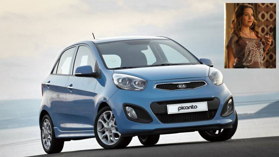 Assistente em um sal&atilde;o de cabeleireiro, Olenka (Fab&iacute;ula Nascimento) dribla o tr&acirc;nsito com um Kia Picanto | <a href="https://beta-develop.quatrorodas.abril.com.br/reportagens/geral/kia-feliz-merchandising-novela-706299.shtml" rel="migration">Leia mais</a>