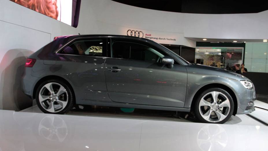 Hatch &eacute; equipado com motor 1.8 TFSI <a href="https://beta-develop.quatrorodas.abril.com.br/salao-do-automovel/2012/carros/a3-sport-709767.shtml" rel="migration">Leia mais</a>