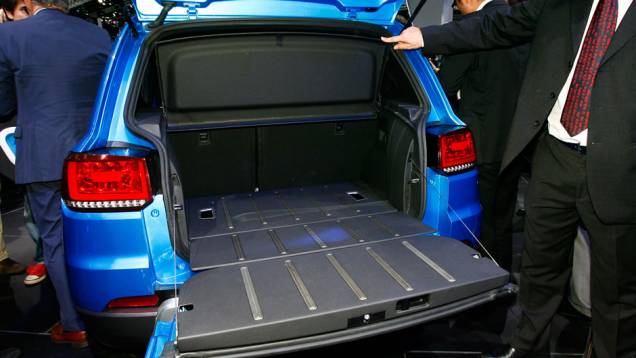 Parte inferior do porta-malas do Taigun abre para baixo <a href="https://beta-develop.quatrorodas.abril.com.br/salao-do-automovel/2012/carros/taigun-708675.shtml" rel="migration">Leia mais</a> Parte inferior do porta-malas do Taigun abre para baixo <a href="https://beta-develop.quatrorodas.abril.com.br/salao-do-automovel/2012/carros/taigun-708675.shtml" rel="migration">Leia mais</a>
