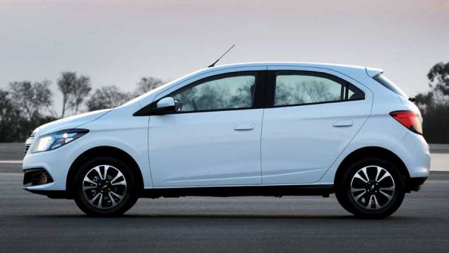 A linha de cintura elevada deixa o Onix com aparência mais esportiva | <a href="https://beta-develop.quatrorodas.abril.com.br/salao-do-automovel/2012/carros/onix-708485.shtml" rel="migration">Leia mais</a> A linha de cintura elevada deixa o Onix com aparência mais esportiva | <a href="https://beta-develop.quatrorodas.abril.com.br/salao-do-automovel/2012/carros/onix-708485.shtml" rel="migration">Leia mais</a>