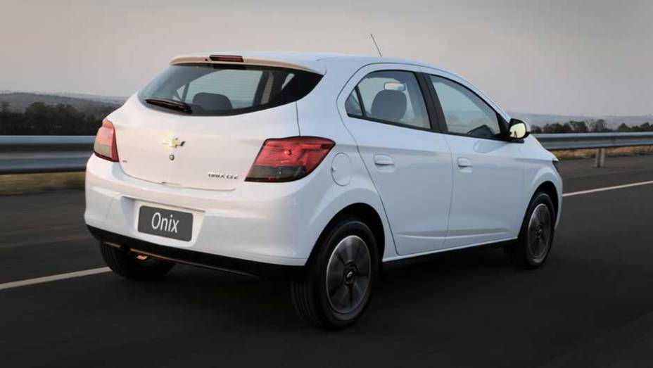 O design do Onix leva a assinatura da equipe comandada por Carlos Barba, responsável pelos projetos de Cobalt e Spin | <a href="%20https://beta-develop.quatrorodas.abril.com.br/salao-do-automovel/2012/carros/onix-708485.shtml" rel="migration">Leia mais</a>