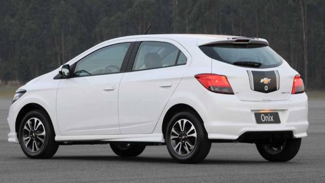 As faixas pretas deixaram o Onix com um visual mais esportivo | <a href="https://beta-develop.quatrorodas.abril.com.br/salao-do-automovel/2012/carros/onix-708485.shtml" rel="migration">Leia mais</a> As faixas pretas deixaram o Onix com um visual mais esportivo | <a href="https://beta-develop.quatrorodas.abril.com.br/salao-do-automovel/2012/carros/onix-708485.shtml" rel="migration">Leia mais</a>