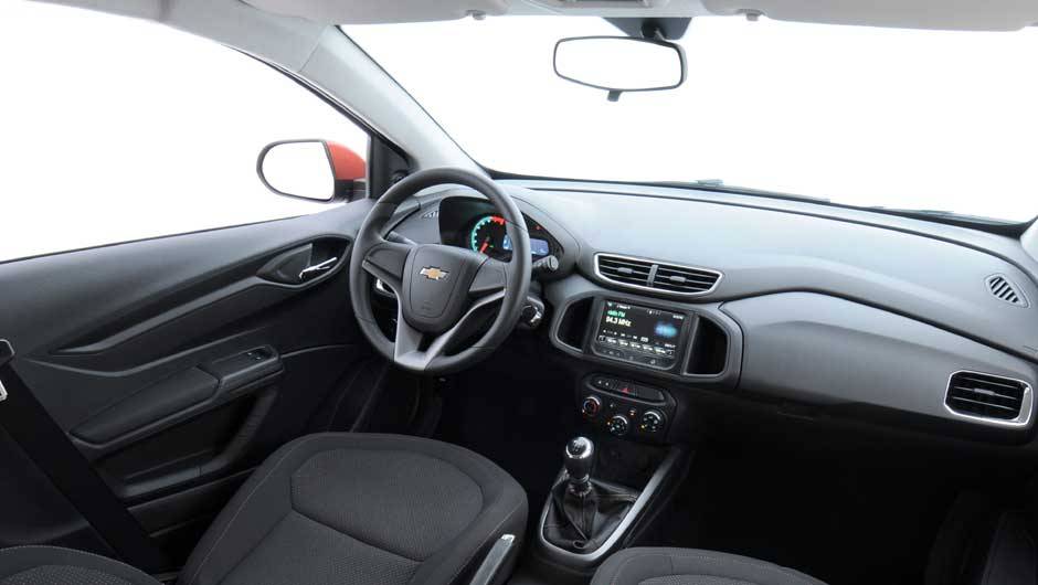 Porta-objetos estão espalhados por toda a cabine | <a href="https://beta-develop.quatrorodas.abril.com.br/salao-do-automovel/2012/carros/onix-708485.shtml" rel="migration">Leia mais</a> Porta-objetos estão espalhados por toda a cabine | <a href="https://beta-develop.quatrorodas.abril.com.br/salao-do-automovel/2012/carros/onix-708485.shtml" rel="migration">Leia mais</a>
