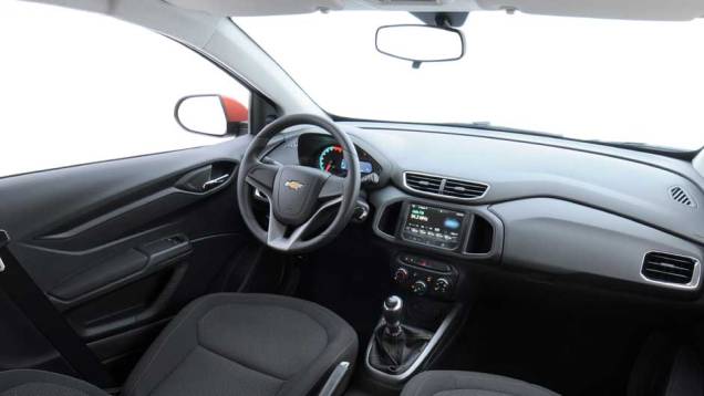 Porta-objetos estão espalhados por toda a cabine | <a href="https://beta-develop.quatrorodas.abril.com.br/salao-do-automovel/2012/carros/onix-708485.shtml" rel="migration">Leia mais</a> Porta-objetos estão espalhados por toda a cabine | <a href="https://beta-develop.quatrorodas.abril.com.br/salao-do-automovel/2012/carros/onix-708485.shtml" rel="migration">Leia mais</a>