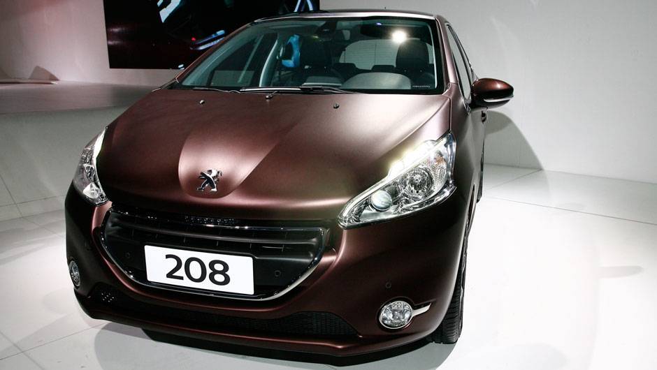 Sem revelar ainda os detalhes de motorização do 208, a marca francesa aproveitou o evento para mostrar também duas novas versões do 208: a Premier e o GTi | <a href="https://beta-develop.quatrorodas.abril.com.br/salao-do-automovel/2012/carros/208-709089.shtml" rel="migration">Leia mai</a> Sem revelar ainda os detalhes de motorização do 208, a marca francesa aproveitou o evento para mostrar também duas novas versões do 208: a Premier e o GTi | <a href="https://beta-develop.quatrorodas.abril.com.br/salao-do-automovel/2012/carros/208-709089.shtml" rel="migration">Leia mai</a>