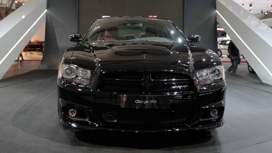 Charger &eacute; um dos concorrentes do Camaro <a href="https://beta-develop.quatrorodas.abril.com.br/salao-do-automovel/2012/carros/charger-srt8-super-bee-703995.shtml" rel="migration">Leia mais</a>
