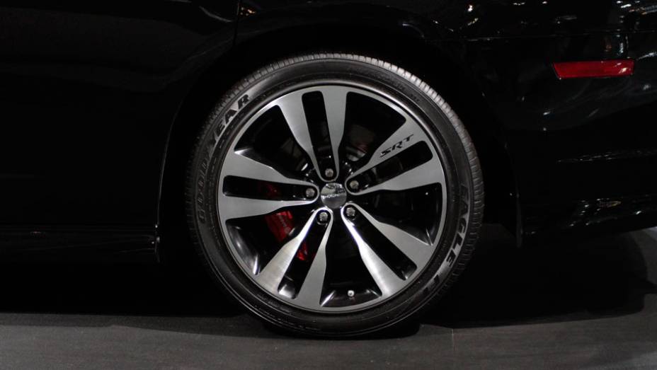 Modelo foi atra&ccedil;&atilde;o da Dodge em SP <a href="https://beta-develop.quatrorodas.abril.com.br/salao-do-automovel/2012/carros/charger-srt8-super-bee-703995.shtml" rel="migration">Leia mais</a>