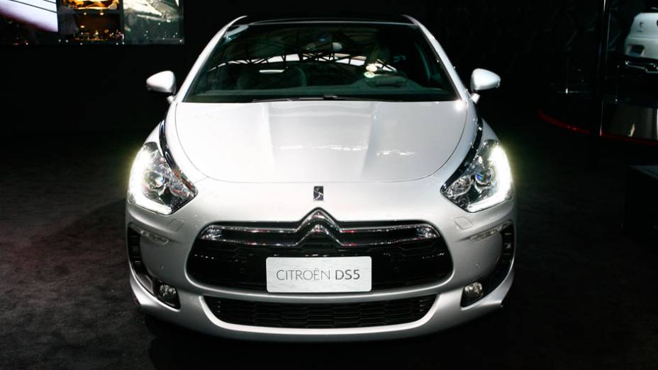 O modelo utilizacomo ponto de partida o sed&atilde; C5, mas seu visual &eacute; exclusivo | <a href="https://beta-develop.quatrorodas.abril.com.br/salao-do-automovel/2012/carros/ds5-703947.shtml" rel="migration">Leia mais</a>