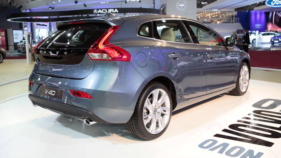 O Volvo V40 é o primeiro carro do mundo equipado com airbag de proteção para pedestres | <a href="https://beta-develop.quatrorodas.abril.com.br/salao-do-automovel/2012/carros/v40-703905.shtml" rel="migration">Leia mais</a> O Volvo V40 é o primeiro carro do mundo equipado com airbag de proteção para pedestres | <a href="https://beta-develop.quatrorodas.abril.com.br/salao-do-automovel/2012/carros/v40-703905.shtml" rel="migration">Leia mais</a>